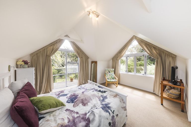 Photo of property in 212 Polson Hill Drive, Aokautere, Palmerston North, 4471