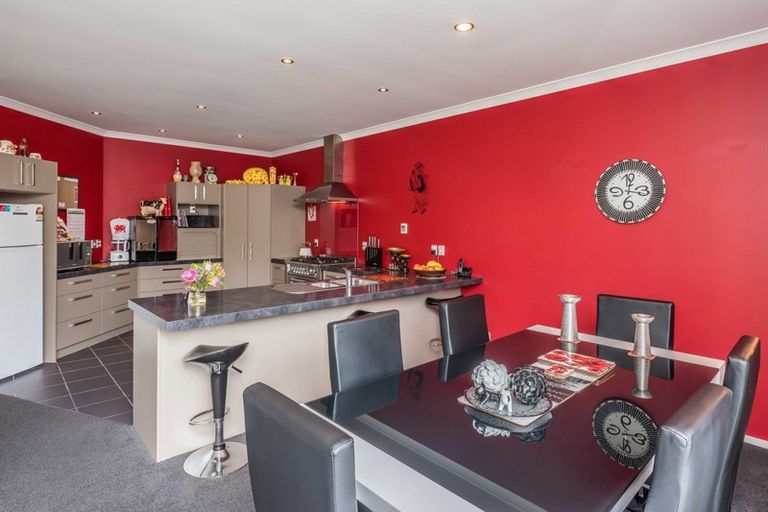 Photo of property in 19 Matuku Place, Paraparaumu Beach, Paraparaumu, 5032