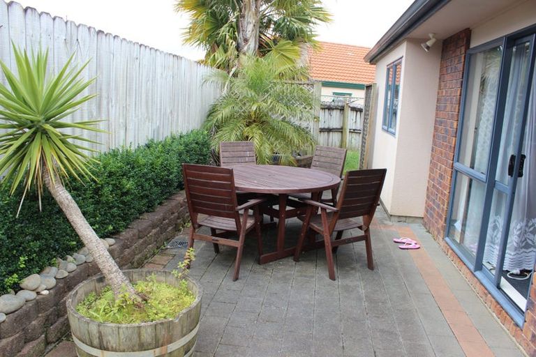 Photo of property in 12 Senator Drive, Manurewa, Auckland, 2105