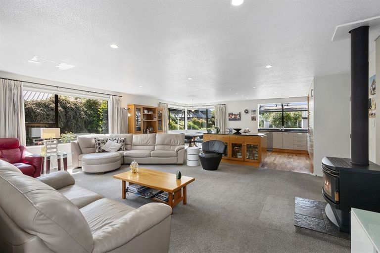 Photo of property in 21 Cricklewood Place, Avonhead, Christchurch, 8042