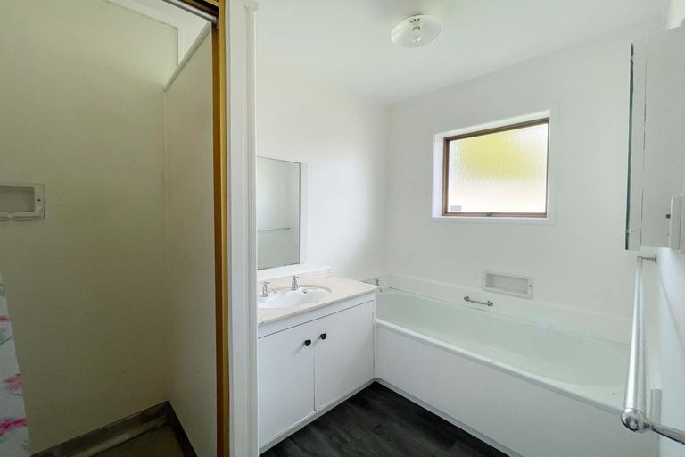 Photo of property in 18b Challen Close, Conifer Grove, Takanini, 2112
