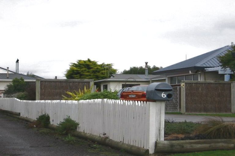 Photo of property in 8 Peppertree Glade, Kelvin Grove, Palmerston North, 4414