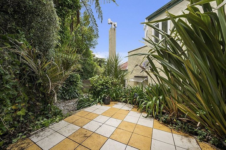 Photo of property in 51 Harbour View Road, Northland, Wellington, 6012