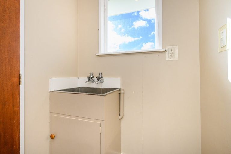 Photo of property in 98 Apollo Parade, Milson, Palmerston North, 4414