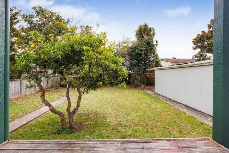 Photo of property in 8 Guy Avenue, Takaro, Palmerston North, 4410