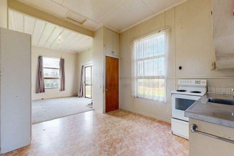 Photo of property in 8 Old Barn Road, Waitakaruru, 3576
