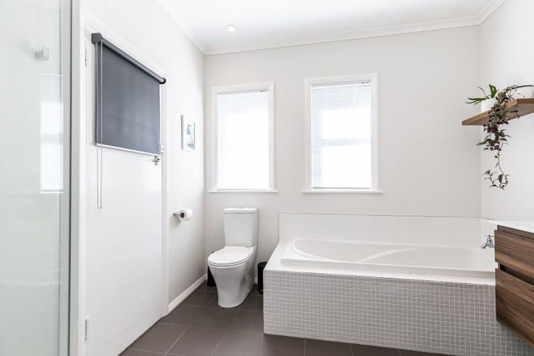 Photo of property in 51 Jackson Street, Island Bay, Wellington, 6023