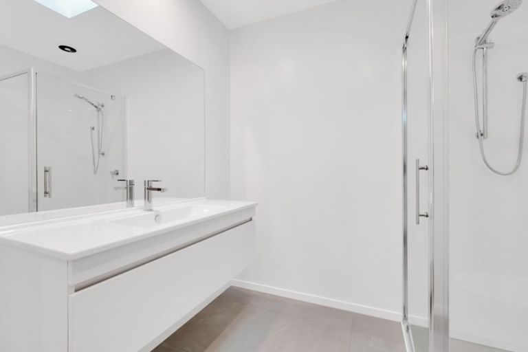 Photo of property in 11 Otira Place, Awapuni, Palmerston North, 4412