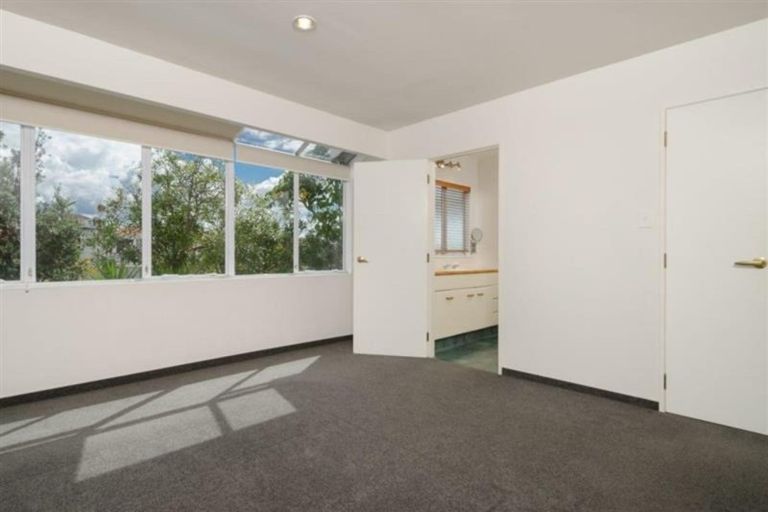 Photo of property in 25 Marguerita Place, West Harbour, Auckland, 0618
