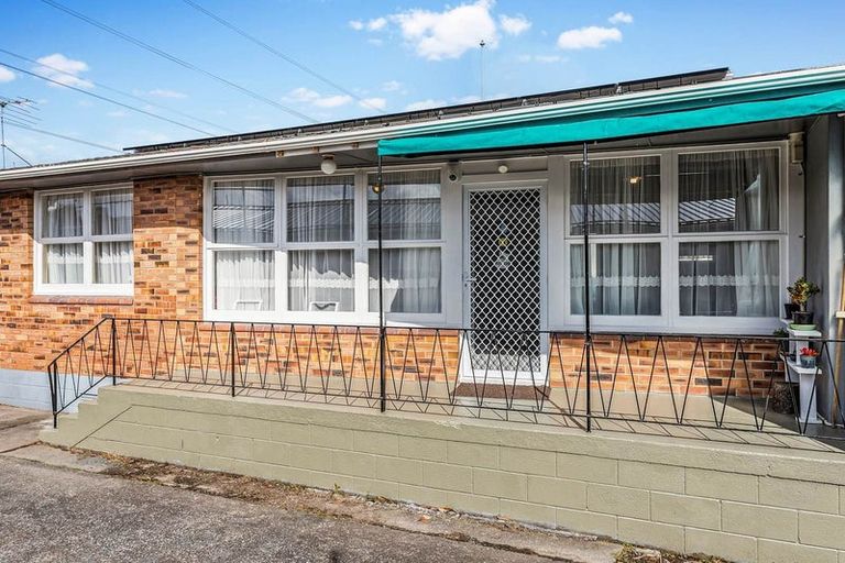 Photo of property in 2/84 Portage Road, New Lynn, Auckland, 0600