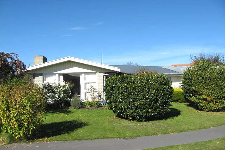 Photo of property in 2/9 Chislehurst Place, Bryndwr, Christchurch, 8052