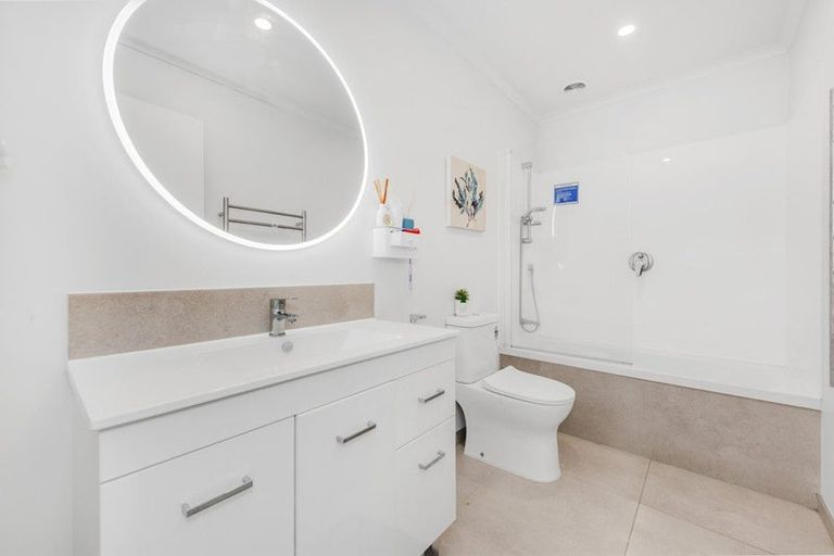 Photo of property in 9 Whareatua Avenue, Takanini, 2112