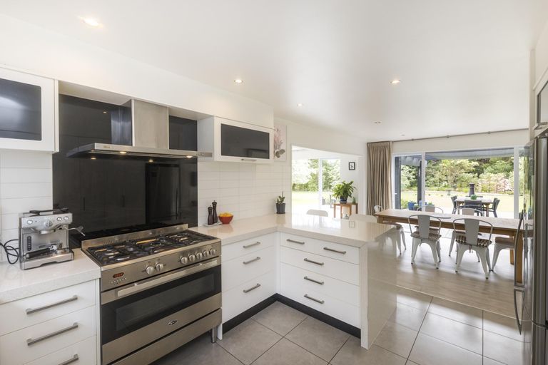 Photo of property in 212 Polson Hill Drive, Aokautere, Palmerston North, 4471