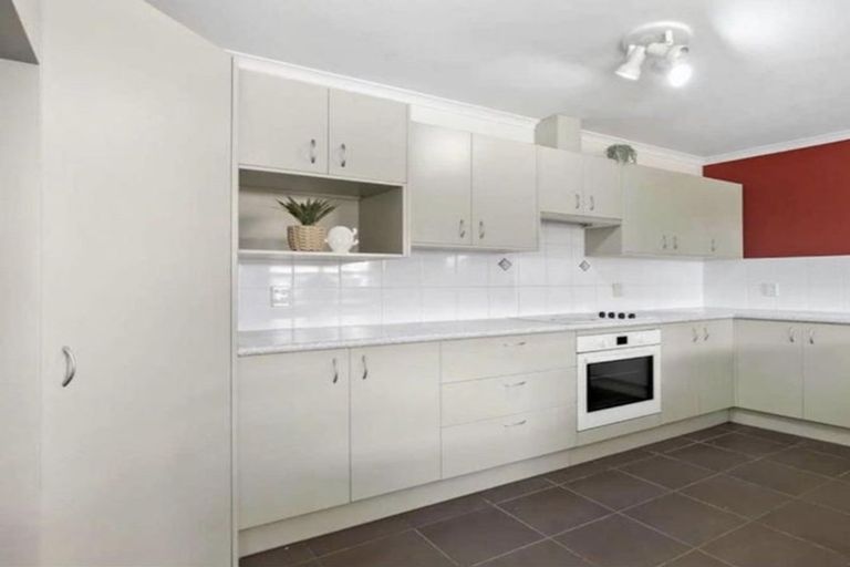 Photo of property in 4 Lime Crescent, Papakura, 2110