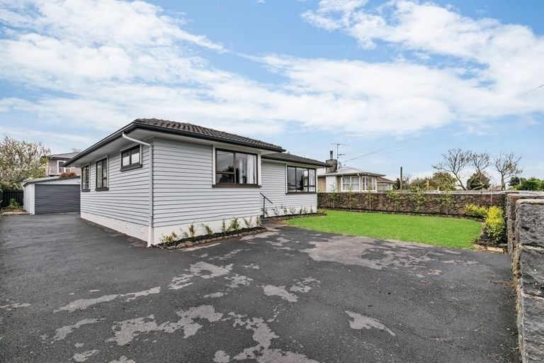 Photo of property in 20 Matapouri Road, Mangere Bridge, Auckland, 2022