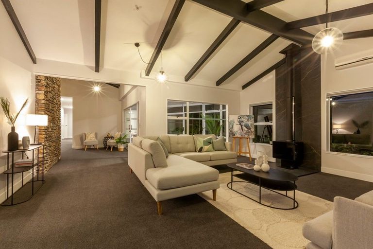 Photo of property in 21 Rewarewa Crescent, Waikanae, 5036