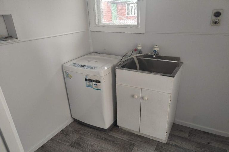 Photo of property in 38 Kervil Avenue, Te Atatu Peninsula, Auckland, 0610