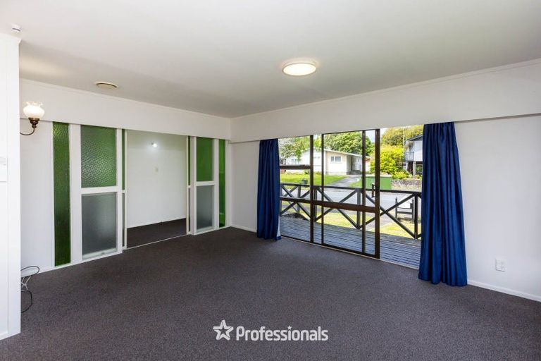 Photo of property in 33 Larchmont Grove, Totara Park, Upper Hutt, 5018