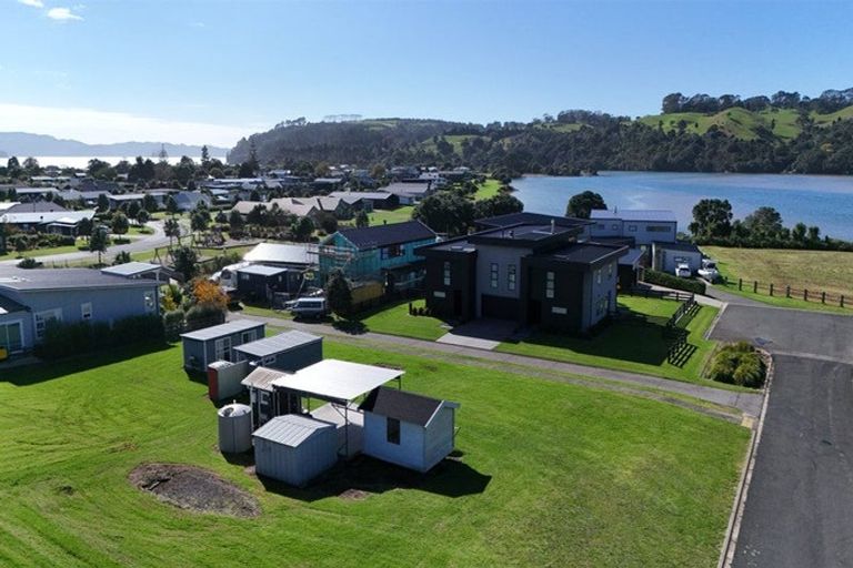 Photo of property in 1 Dawson Place, Cooks Beach, 3591