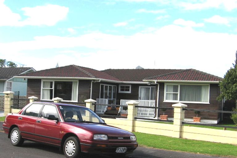 Photo of property in 7 Kaumatua Place, Te Atatu Peninsula, Auckland, 0610