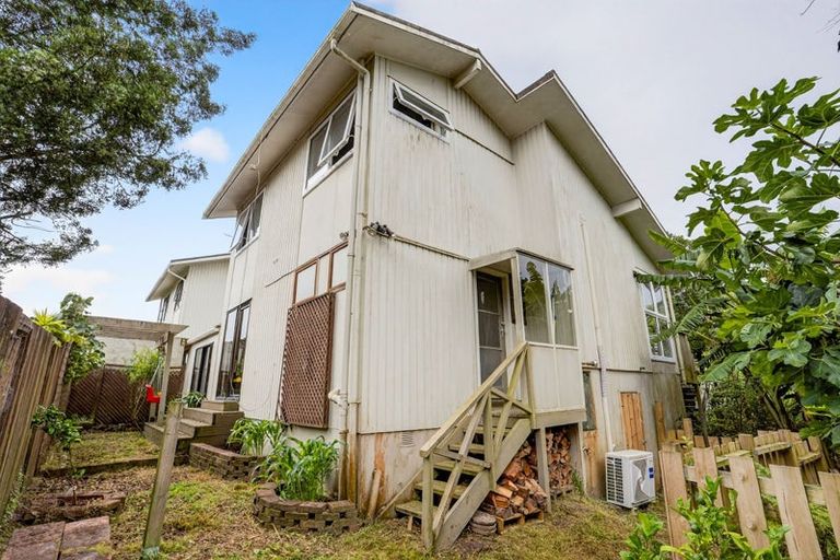Photo of property in 2/39 Brunton Place, Glenfield, Auckland, 0629