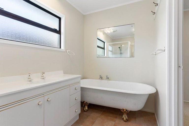 Photo of property in 115 Linton Crescent, Whangamata, 3620