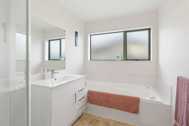 Photo of property in 5 Wilson Place, Marton, 4710