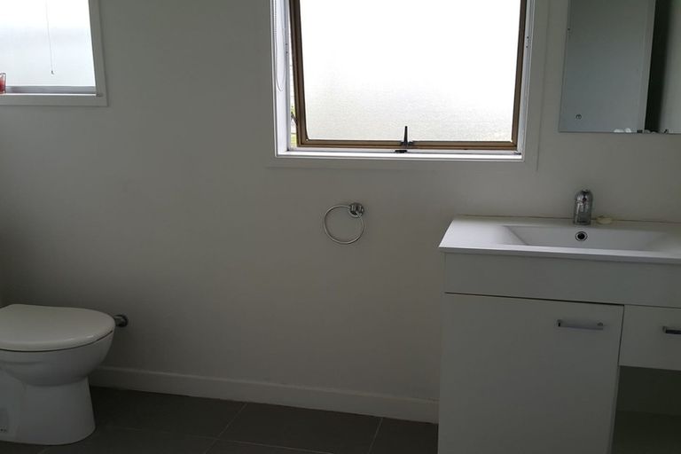 Photo of property in 10/126 Lynwood Road, New Lynn, Auckland, 0600