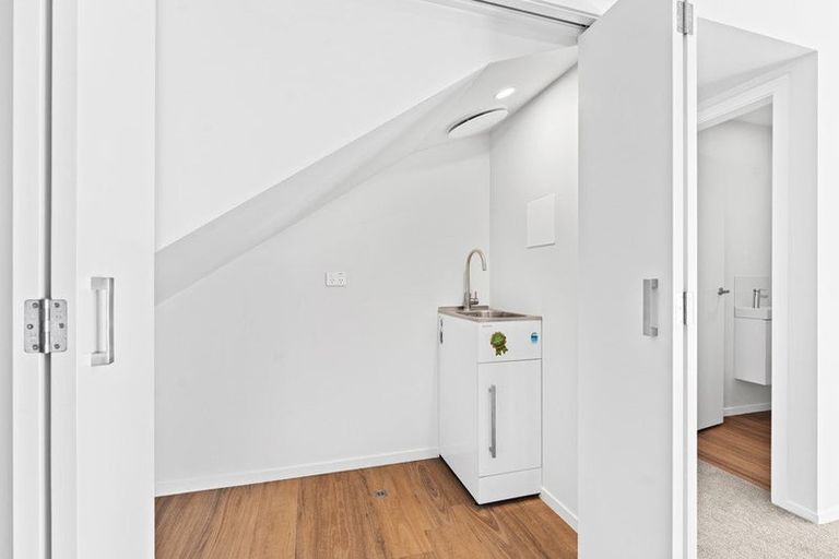Photo of property in 6/4 Tawhai Street, Stokes Valley, Lower Hutt, 5019