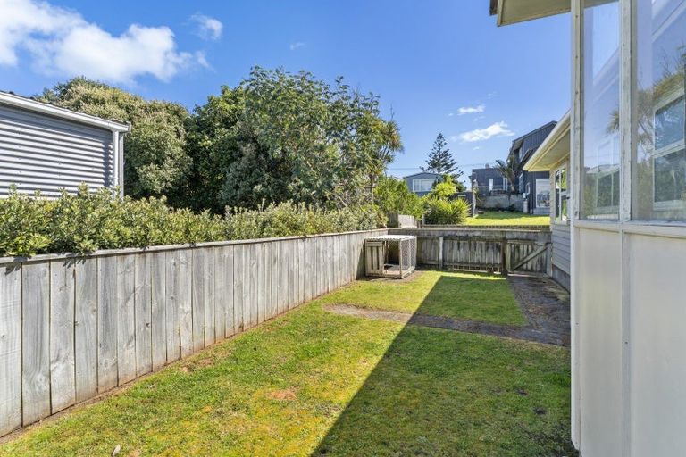 Photo of property in 4 Kowhai Street, Otaki Beach, Otaki, 5512