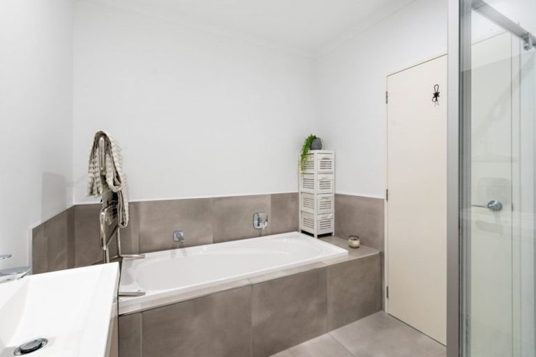 Photo of property in 10 Shelduck Way, Hobsonville, Auckland, 0616