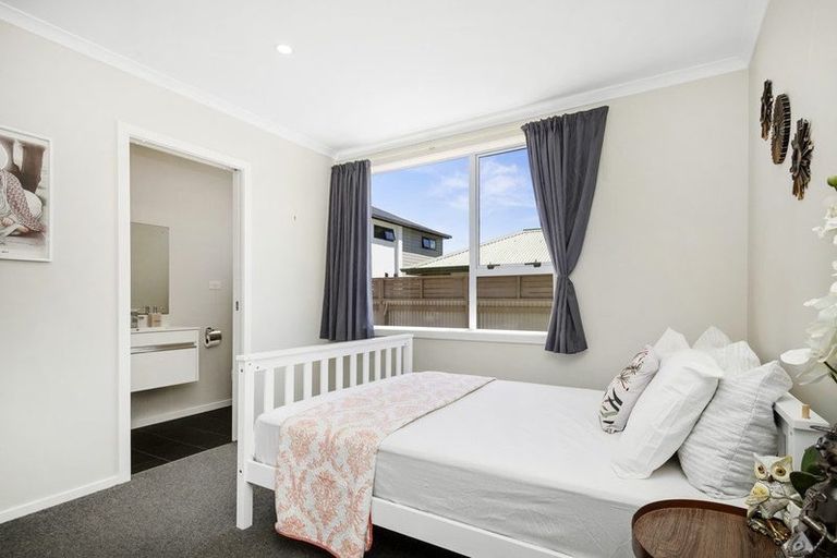Photo of property in 5 Best Street, Wainuiomata, Lower Hutt, 5014