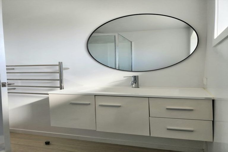 Photo of property in 3/123 Birkdale Road, Birkdale, Auckland, 0626