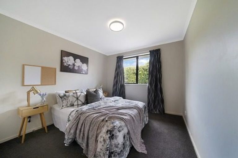 Photo of property in 2 Renata Crescent, Te Atatu Peninsula, Auckland, 0610