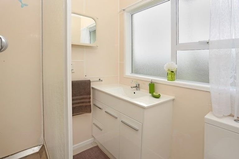 Photo of property in 17 Statesman Street, Henderson, Auckland, 0612