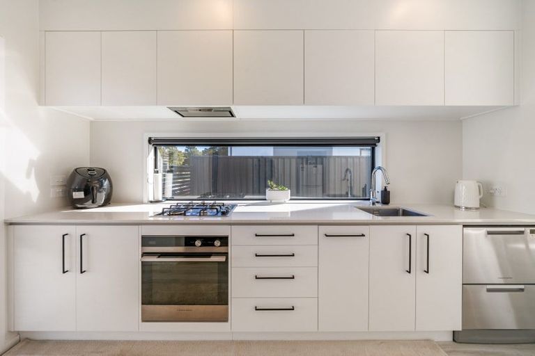 Photo of property in 5 Gloaming Lane, Wallaceville, Upper Hutt, 5018
