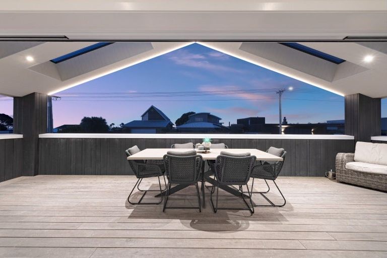 Photo of property in 112 Karewa Parade, Papamoa Beach, Papamoa, 3118