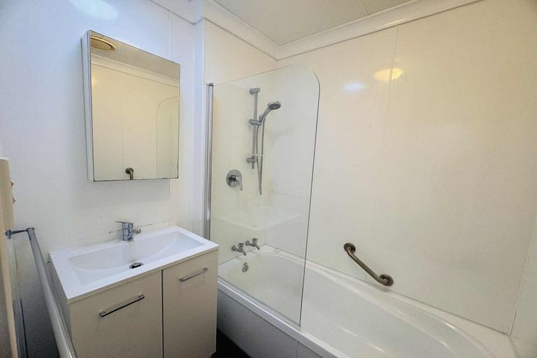 Photo of property in 18 Amberley Avenue, Westbrook, Palmerston North, 4412