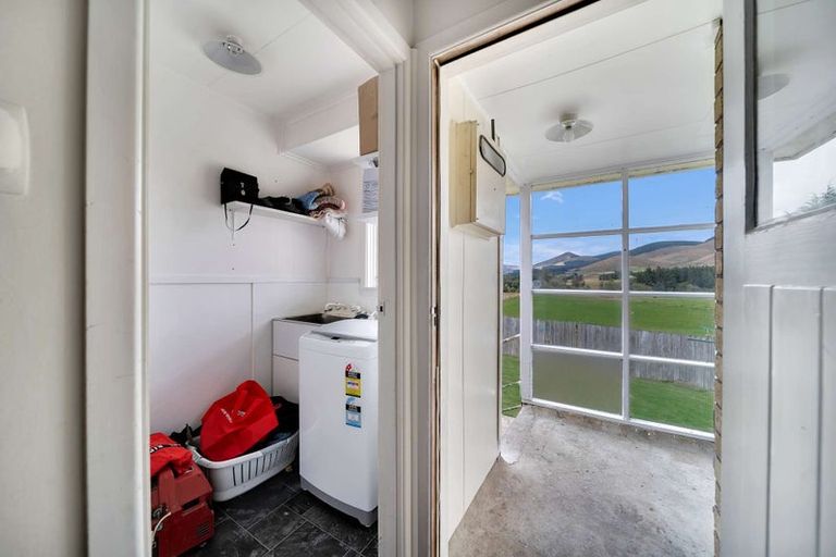 Photo of property in 3 George Street, Clinton, 9534