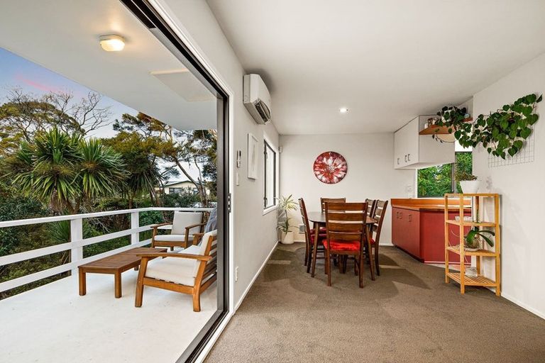 Photo of property in 22 Dawnhaven Drive, Te Atatu Peninsula, Auckland, 0610