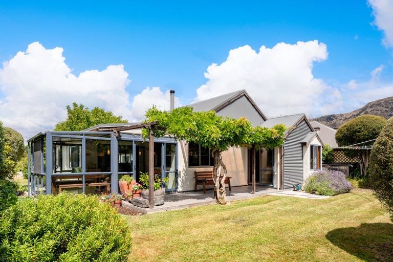 Photo of property in 6 Meadowbrook Place, Wanaka, 9305