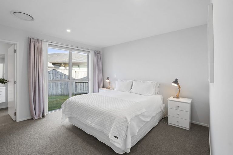 Photo of property in 37 Kahuparere Crescent, Pyes Pa, Tauranga, 3112