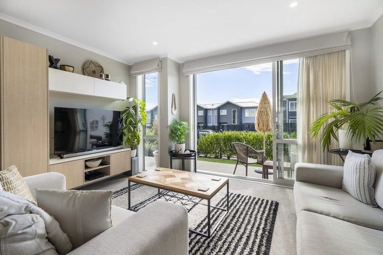 Photo of property in 75 Karepiro Drive, Stanmore Bay, Whangaparaoa, 0932