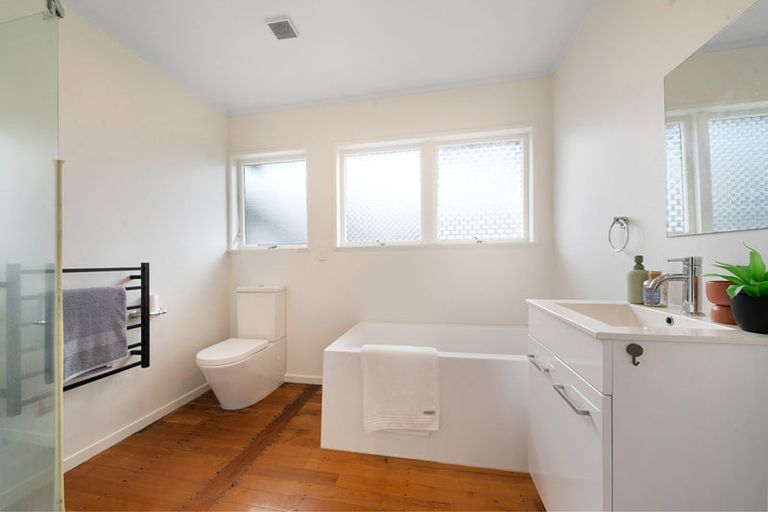 Photo of property in 174 Don Buck Road, Massey, Auckland, 0614