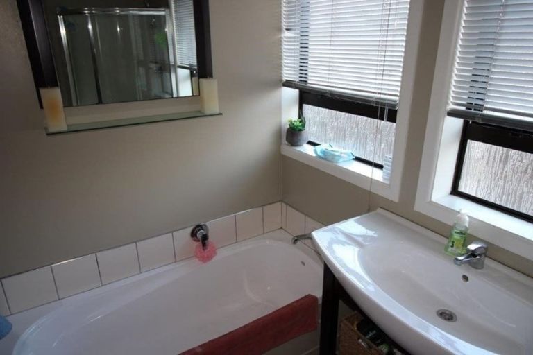 Photo of property in 30 Grove Road, Papakura, 2110