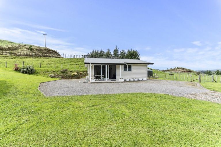 Photo of property in 489a Barrett Road, Omata, New Plymouth, 4374