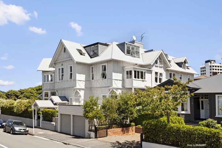 Photo of property in The Villas, 33u9 Hobson Street, Thorndon, Wellington, 6011