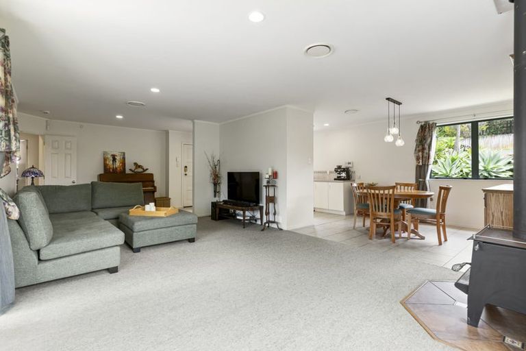 Photo of property in 16 Landsdale Place, Massey, Auckland, 0614
