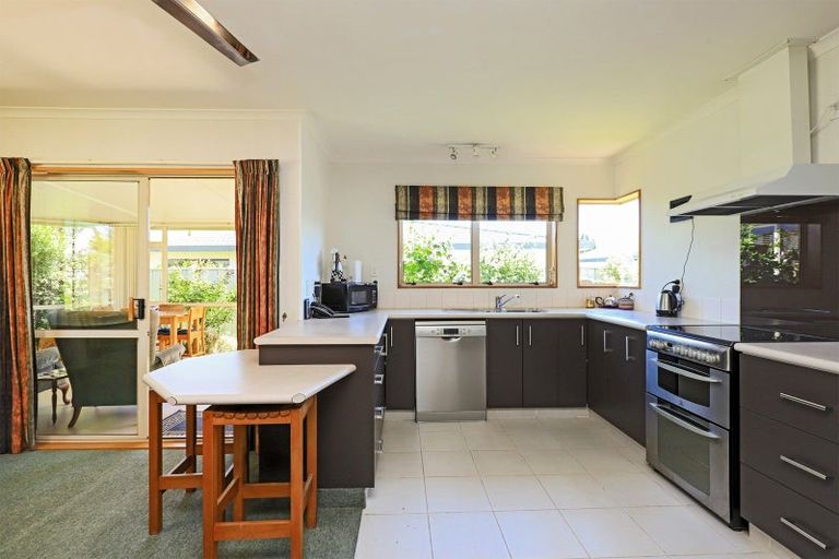 Photo of property in 18b Knightsbridge Place, Taradale, Napier, 4112