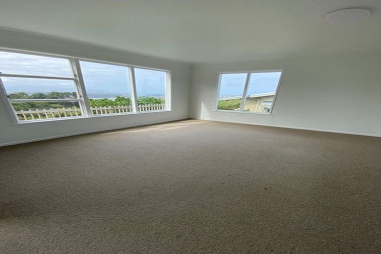 Photo of property in 1 Flint Way, Northland, Wellington, 6012